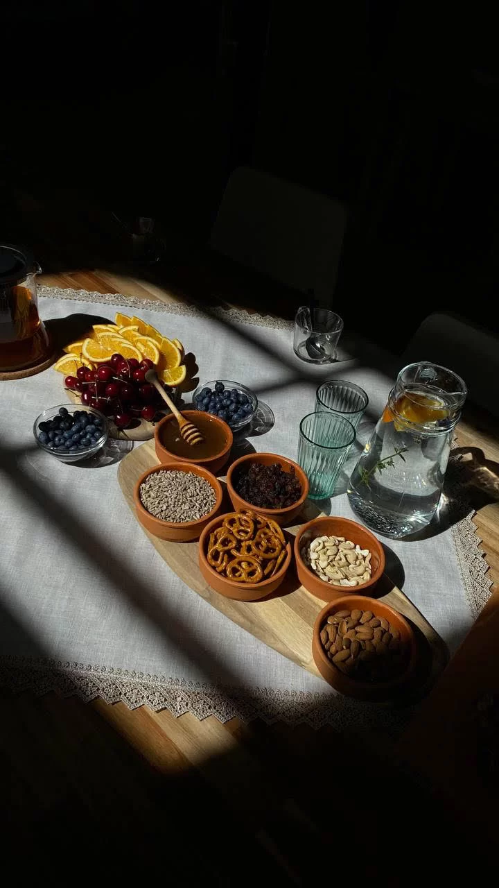Столовая с камином